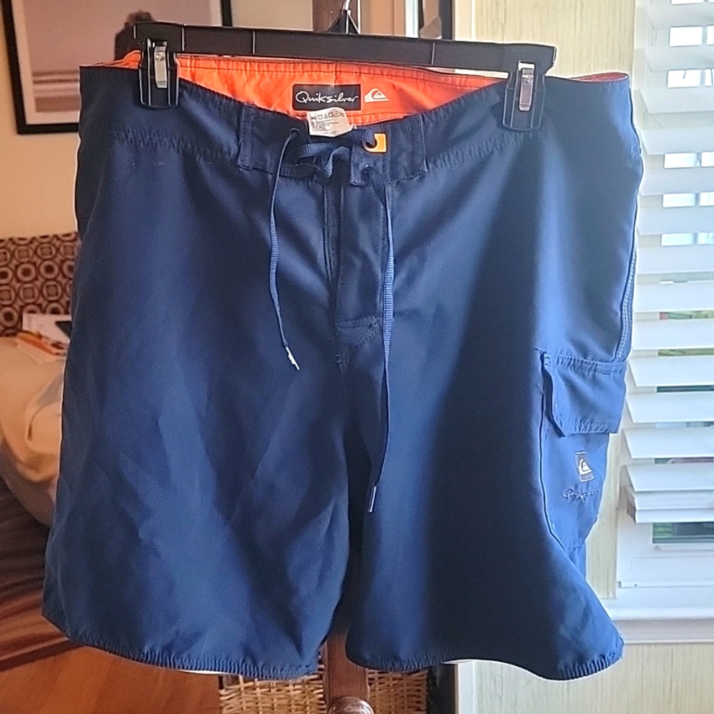 Quicksilver size 34 Boardshort